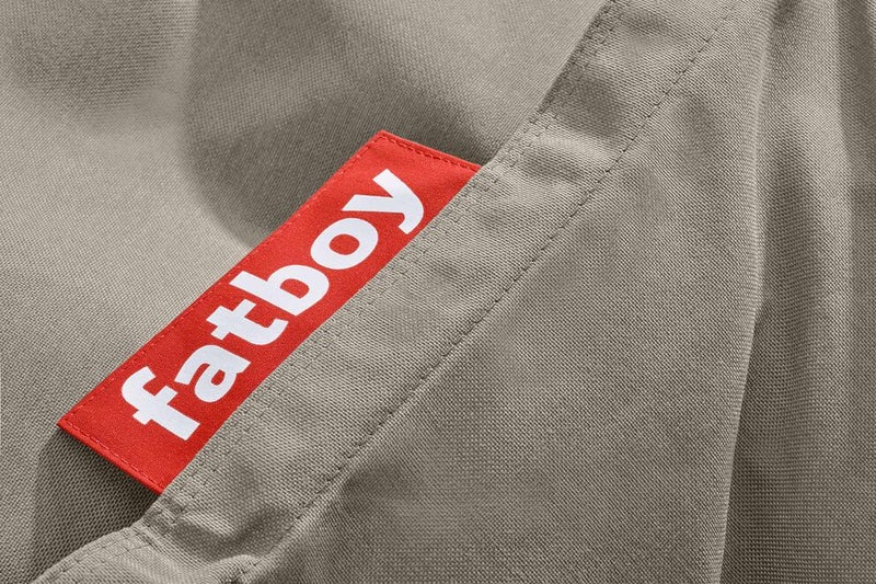 Fatboy كرسي فاتبوي الأصلي من حبوب الفاصوليا | كرسي استرخاء متعدد الوظائف | للاستخدام الداخلي والخارجي | مقاوم للماء والأوساخ | مقاوم للأشعة فوق البنفسجية | قماش أكريليك مصبوغ 100% | 134x180 سم - رمادي بني - Image 5